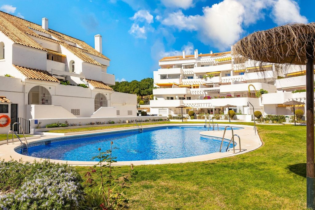 Luxuriöses Apartment mit Terrasse in exklusiver Lage in Nueva Andalucia