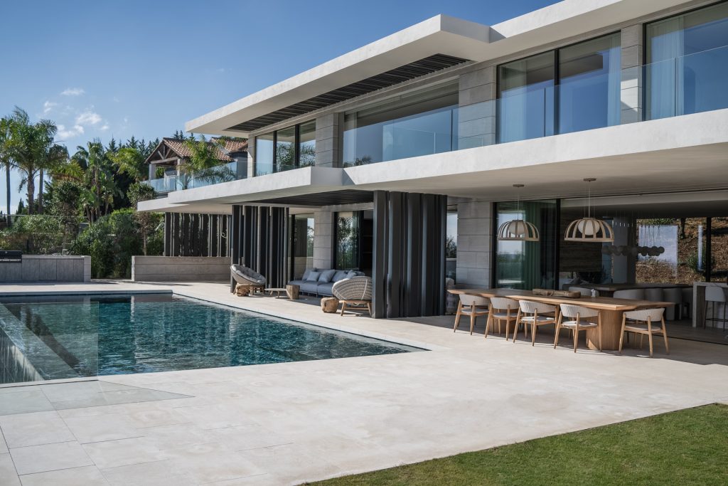 Moderne Villa mit Panoramablick auf das Mittelmeer