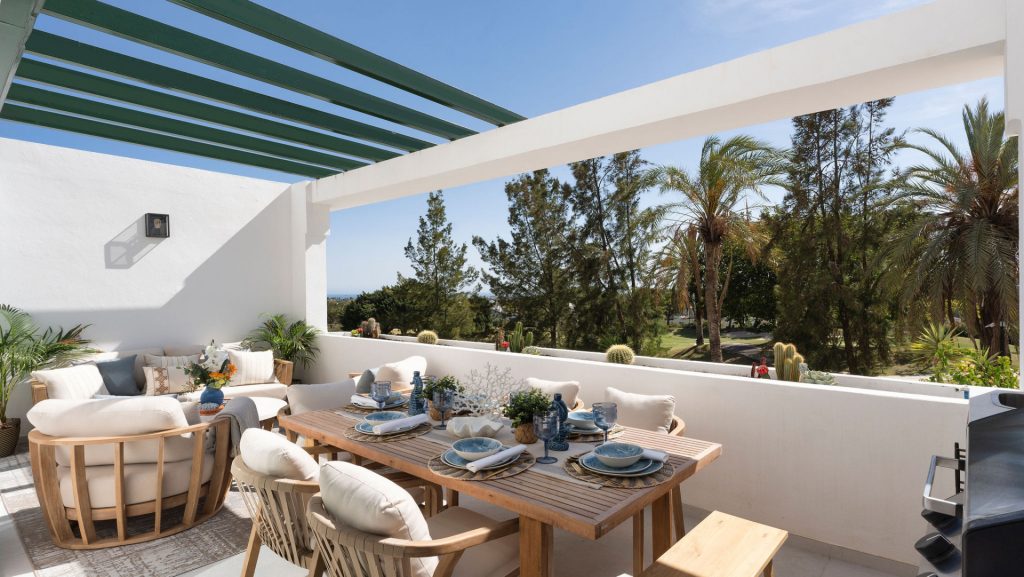 Beeindruckende Moderne Wohnung mit Meer- und Golfblick zum Verkauf in Terrazas de La Quinta, Benahavís
