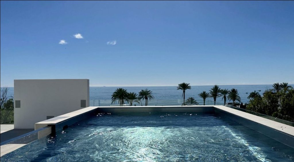 Luxuriöse Moderne Villa an der Prestigeträchtigen Goldenen Meile von Marbella
