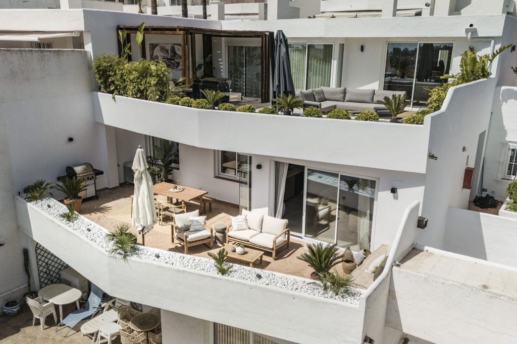 Casa Aliya: Modernes Apartment mit Atemberaubenden Ausblicken in Nueva Andalucía